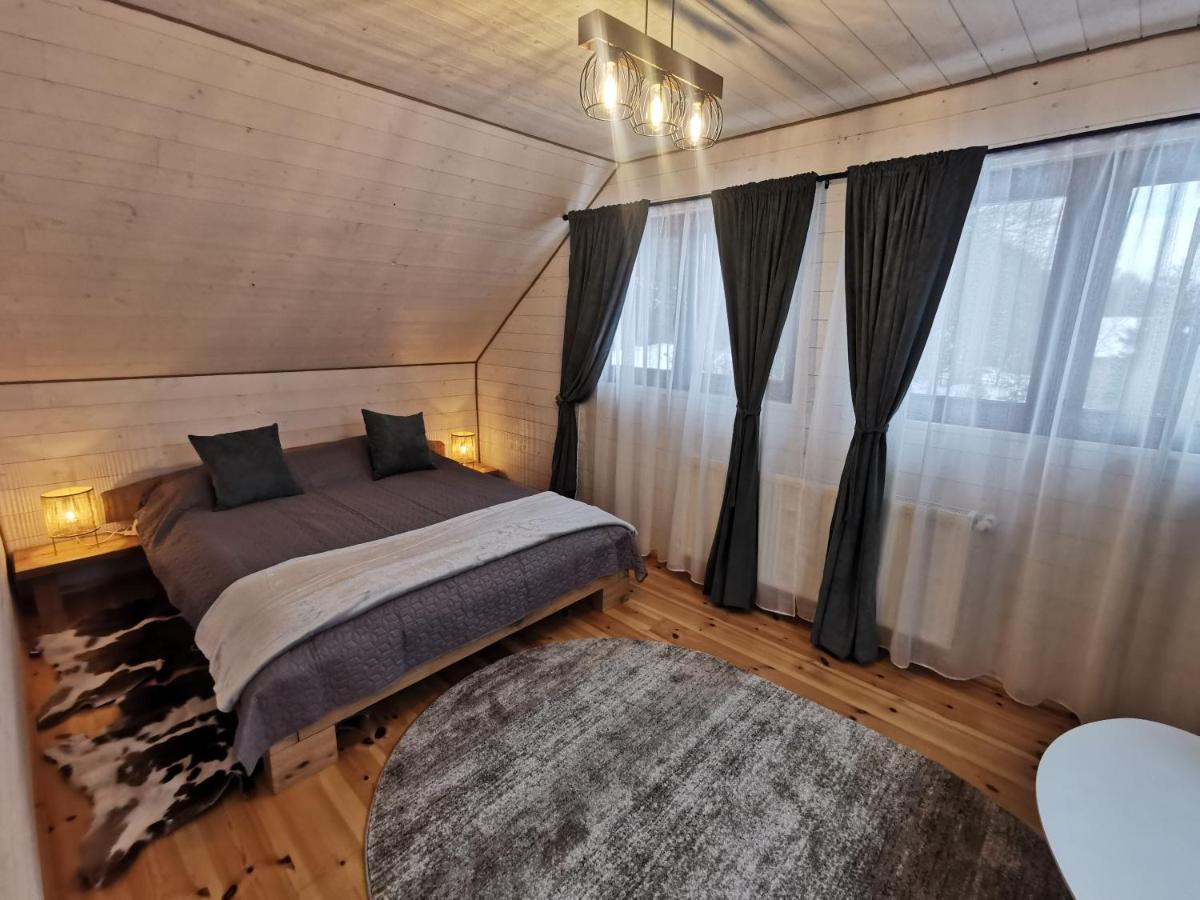 Bear'S Lair Chalet Порумбаку-де-Сус Экстерьер фото