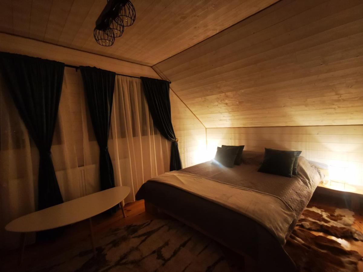 Bear'S Lair Chalet Порумбаку-де-Сус Экстерьер фото