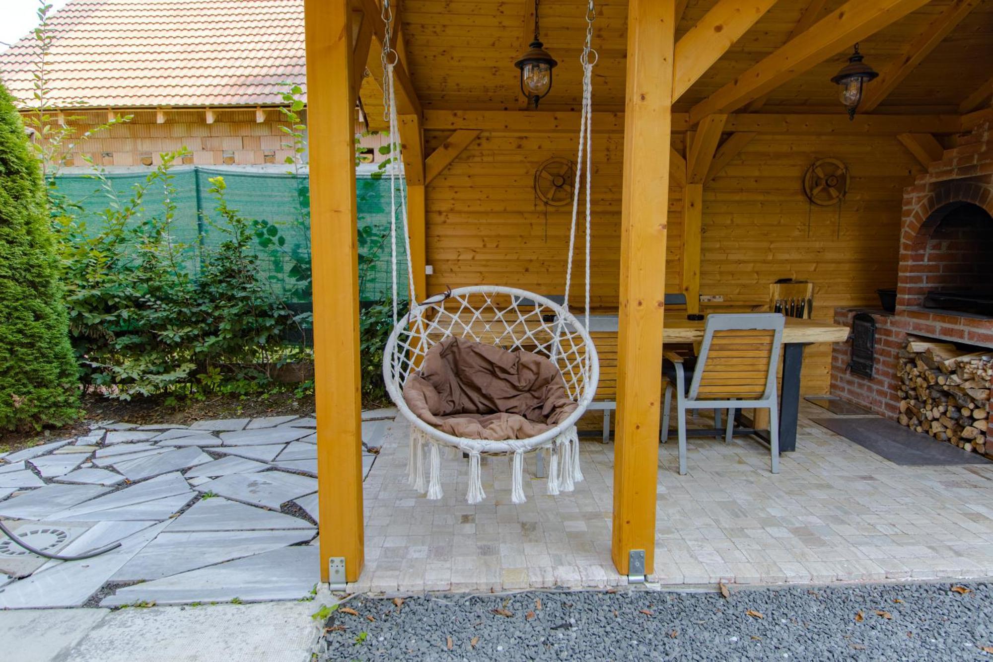 Bear'S Lair Chalet Порумбаку-де-Сус Экстерьер фото